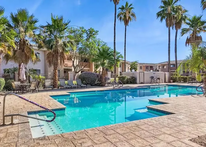 Desert Oasis 2bd 2ba Gated With Pool & Gym Apartment *