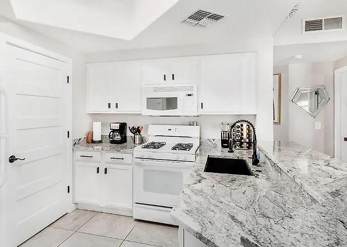 Desert Oasis 2bd 2ba Gated With Pool & Gym Apartment Phoenix
