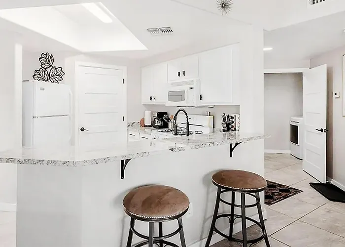 Apartment Desert Oasis 2bd 2ba Gated With Pool & Gym