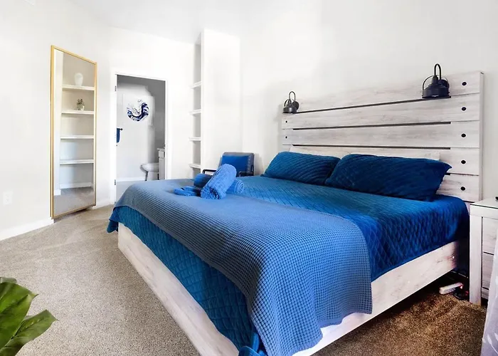Desert Oasis 2bd 2ba Gated With Pool & Gym Apartment *