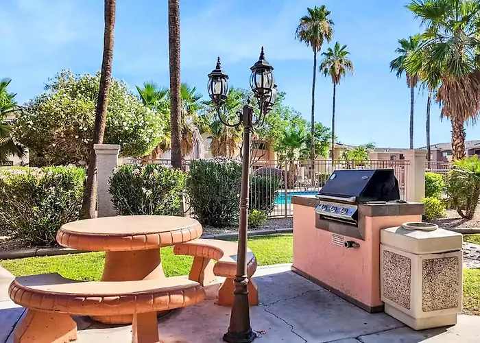 Desert Oasis 2bd 2ba Gated With Pool & Gym Apartment *