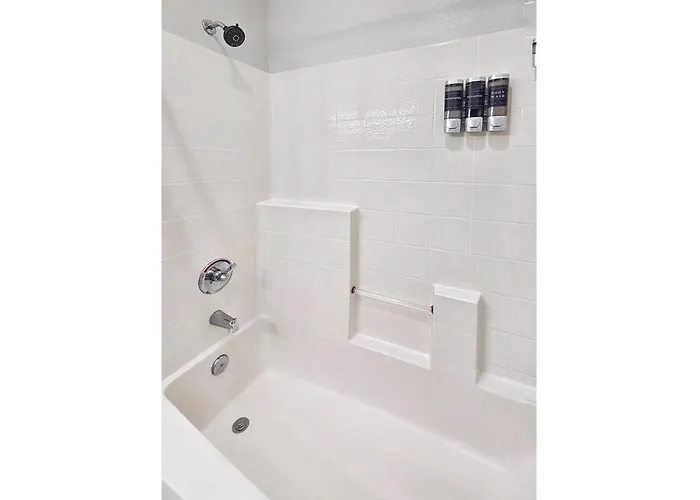 Desert Oasis 2bd 2ba Gated With Pool & Gym