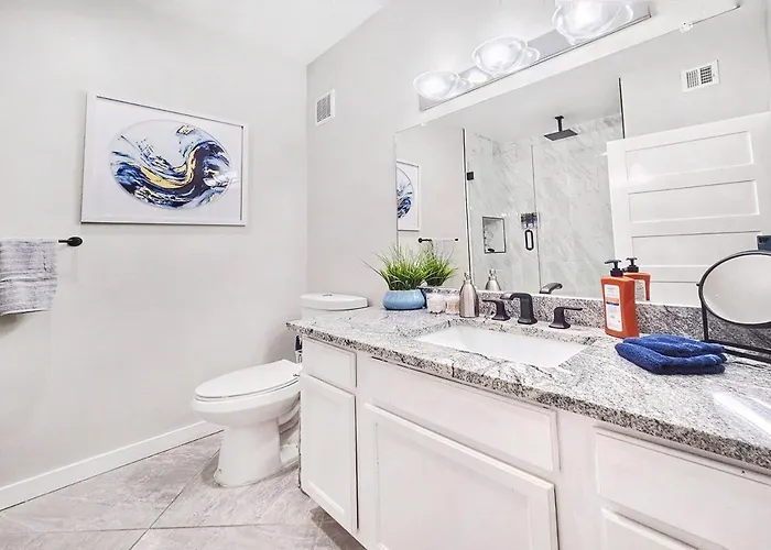 Apartment Desert Oasis 2bd 2ba Gated With Pool & Gym